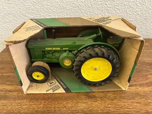 John Deere Model R 116 Scale