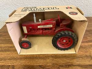 Farmall 350 116 Scale