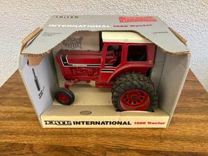 International 1566 116 Scale