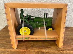 Ertl 40th Anniversary Commemorative John Deere Tractor 116 Scale