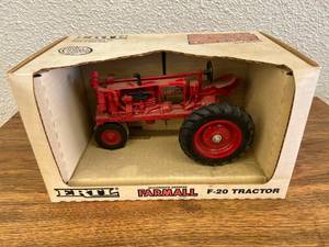 Farmall F-20 116 Scale