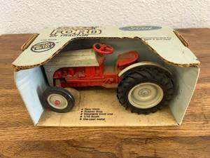 Ford 8N Tractor 116 Scale