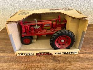 Farmall F-20 Tractor 116 Scale