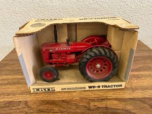 McCormick WD-9 116 Scale
