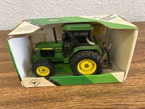 John Deere Utility Tractor 132 Scale