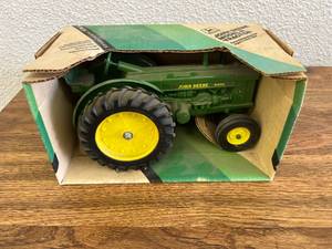 John Deere Model R 116 Scale