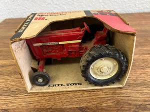 International Mini-Tractor 132 Scale