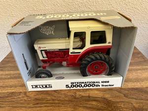 International 1066 5,000,000th Tractor 116 Scale
