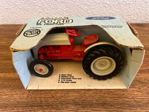 Ford 8N Tractor 116 Scale