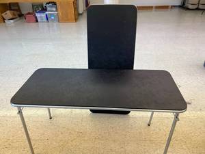 2 Folding Tables