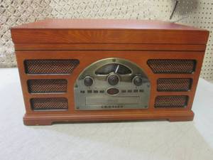 (RM2) Crosley CR66 Radio  CD  Cas...