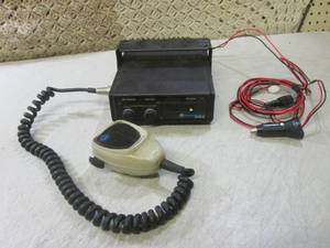 (C-4) Motorola Maxar 80 2-Way Radio...