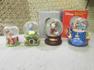 (F-1) 4 Water Globes - 3 Disney 1 S...