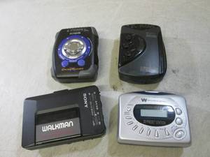 (EC1) 4 Walkmans Sony GPX Aiwa Whit...