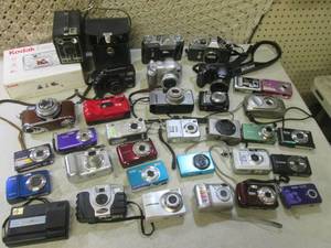 (RM3) Large Lot of Assorted Cameras...