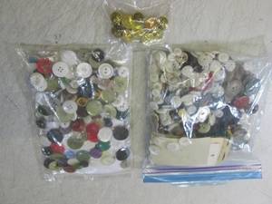 (BSB) Lot of Assorted Vintage Butto...