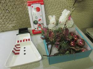 (RM4) Christmas Items and Rabbits D...