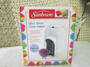 (CSB) Sunbeam Igloo Snow Cone Maker...