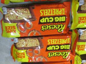 (B-1) 12 King Size Reeses Big Cup w...
