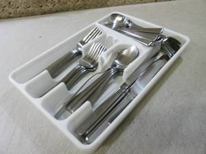 (RM2) Silverware with Drawer Tray...