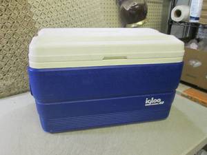 (D-1T) Igloo Legend 40 Cooler...