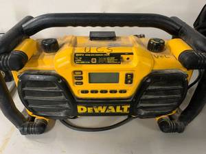 Dewalt DC012 Worksite Radio  Charger