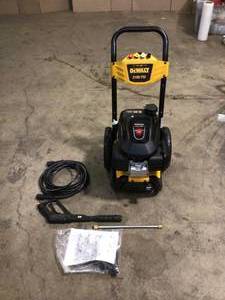 DEWALT 3100 PSI at 2.3 GPM Honda Cold Water Professional Gas Pressure Washer - Customer Return - Review all pictures