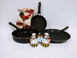 Pans, Salt & Pepper Shakers, Oven Mit