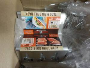 Csae of 6 Metal Nordic Ware Taco an...