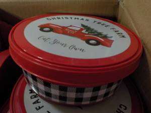 25 Plastic Empty Tubs with Covers...