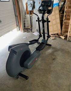 Life Fitness Cross Trainer