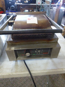 lot 15 image: Panini Grill
