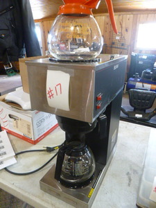 lot 17 image: Bunn Pour-Over Coffee Machine with 2 Pots