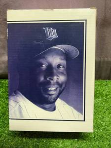 lot 1 image: Kirby Puckett Figurine