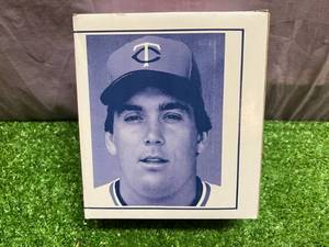 lot 2 image: Kent Hrbek Figurine