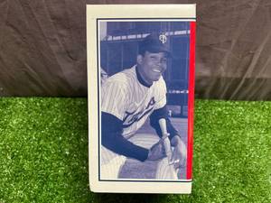 lot 3 image: Rod Carew Figurine