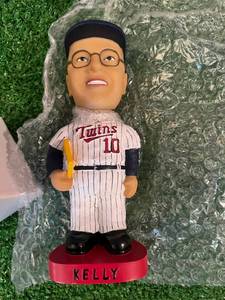 lot 25 image: Tom Kelly Bobble Head