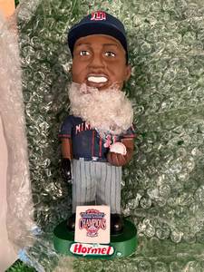 lot 27 image: Jacque Jones Bobble Head