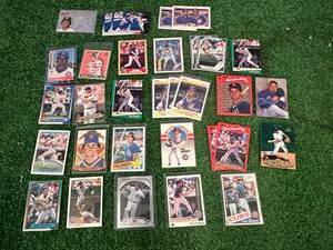 lot 96 image: Ryan Sandberg Cards
