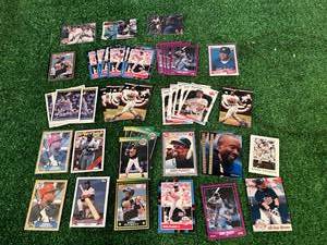 lot 100 image: Kirby Puckett Cards