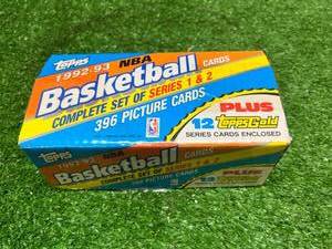 lot 129 image: 1993 Topps Basketball Cards - Shaq RC