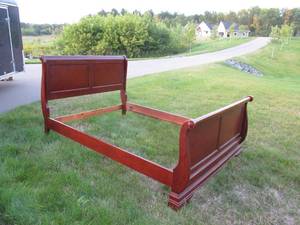 Wood Queen Size Sleigh Bed