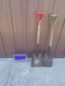Qty of 2 square shovels. As shown.