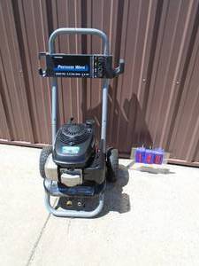 Honda powered 2500 psi pressure washer. No wand or hose. Motor runs. Unable to fully test. As shown.