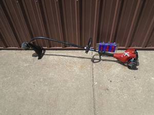 Home Lite 2 cycle weed trimmer. Looks like very little use. Tested & works. As shown.