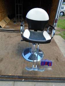 Black & white salon chair. Nice condition. Could use some cleaning. As shown.