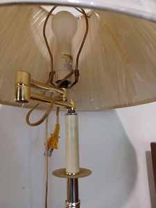 lot 31 image: Metal Floor Lamp, 58-inches tall