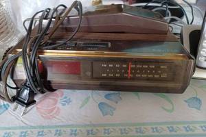 lot 52 image: Willas USA AM-FM Clock Radio Telephone, Two V-Tech System Cordless Phones and Other Cordless Phones