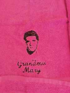 lot 104 image: 3-Piece Pink Bath Towel Set of Elvis Presley to Grandma Mary, Set includes a bath towel, hand towel, and wash cloth