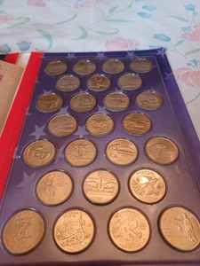 lot 118 image: 50 States Quarters with Paperback Booklet The 50 States